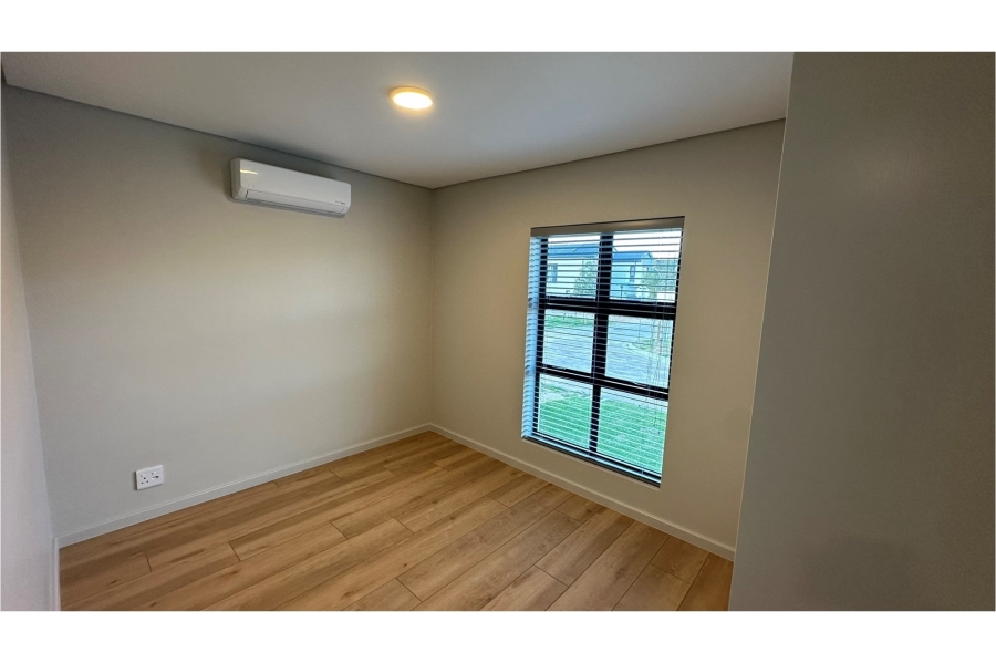 To Let 3 Bedroom Property for Rent in Lemoenkloof Western Cape
